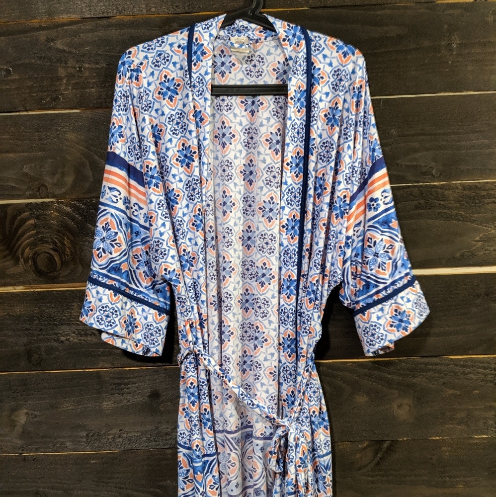 Short Loungewear Robe